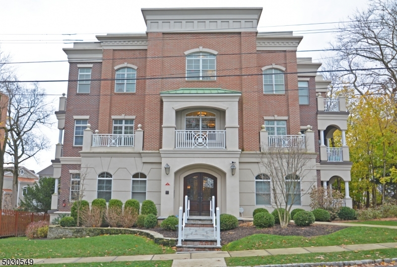 14 Euclid #104, Summit - $
Warning: number_format() expects parameter 1 to be float, string given in /home/njfineho/public_html/njcondospecialist/listings.htm on line 598
14 Euclid Ave #104