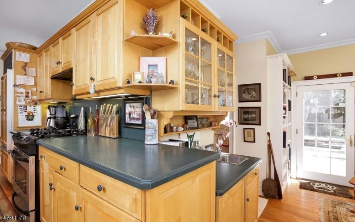 Wet Bar in Family Room