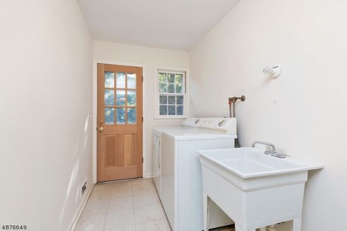 First floor laundry room with outside entrance