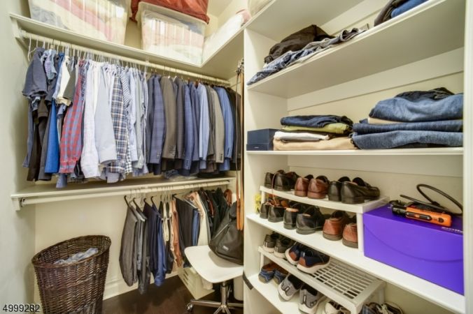 Walk-in Closet