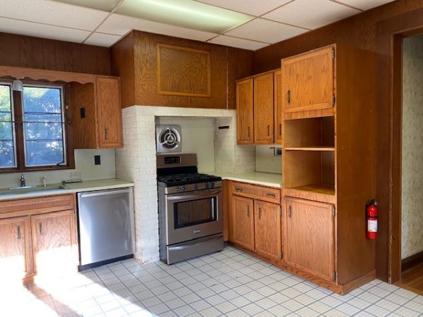 Eat-in Kitchen