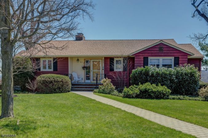 27 ARGYLE CT