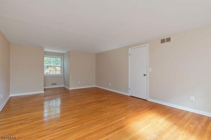 Bedroom - Extra large second floor bedroom