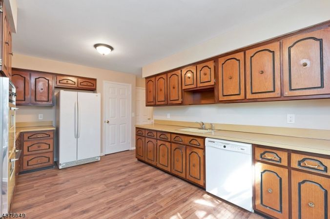 Kitchen - with eating area